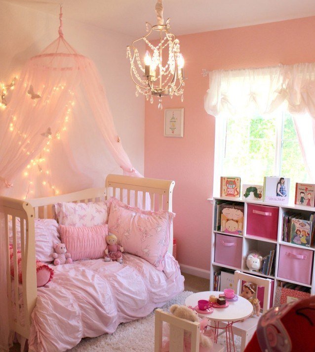 detská izba-uvoľnená-atmosféra-steny-ružová-maľba-slušné-nápady