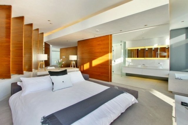 Čelo čalúnenia postele s mäkkým poťahom Čalúnenie čela postele jemne tvaruje strop