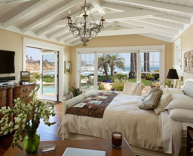 Nápady na zavesený strop v koloniálnom štýle Nápady zavesený strop neutrálna žltá farba steny