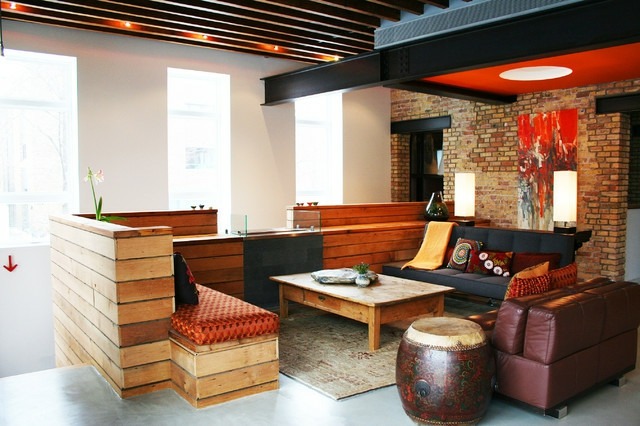 Nástenný drevený nábytok lavica drevená stolička