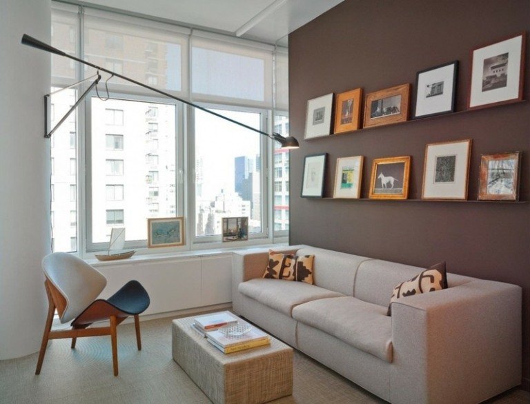 Nástenný dizajn-hnedá-obývacia izba-malé zariadenie