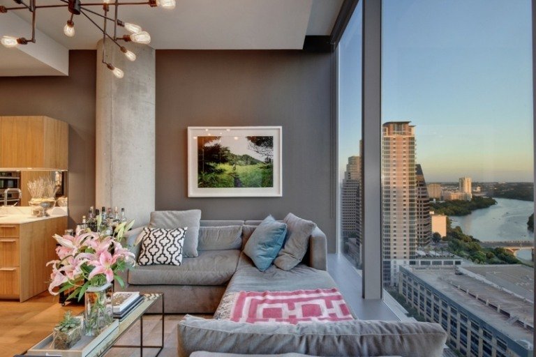 Nástenný dizajn-hnedá obývačka-moderné-sklenené fronty-nápady