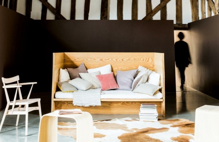 Nástenný dizajn-hnedá obývačka-sedačka z dubového dreva-moderný vidiecky štýl