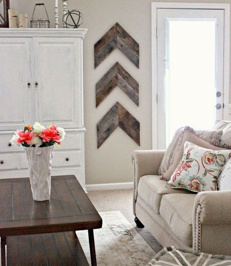 stenu-umenie-recyklované-drevo-obývacia izba-šípkové dvere