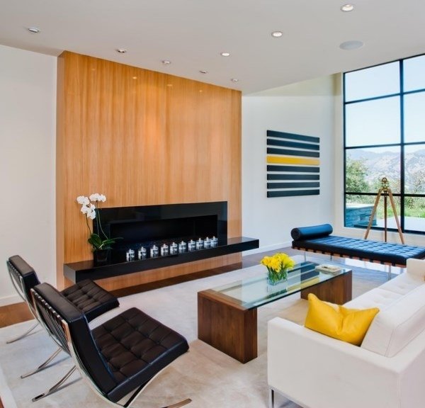 Klasický dizajn steny - obývacia izba s dreveným obložením