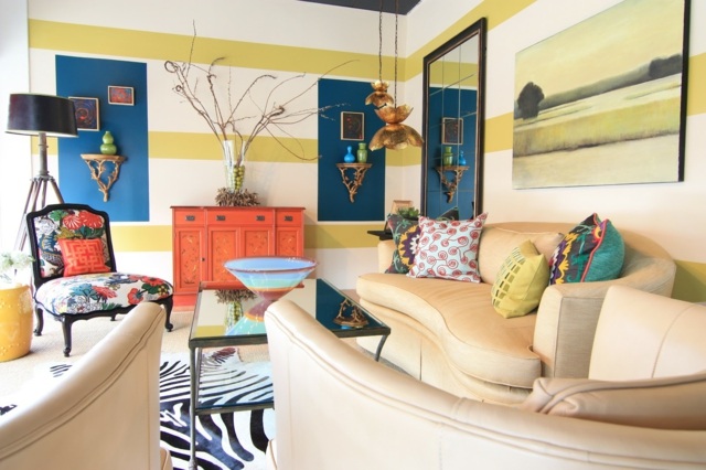 Maľovacie pruhy na zariadenie eklektickej obývačky