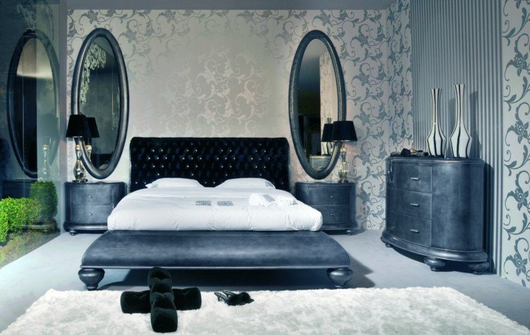 Nástenné zrkadlo oválna tapeta do spálne s manželskou posteľou