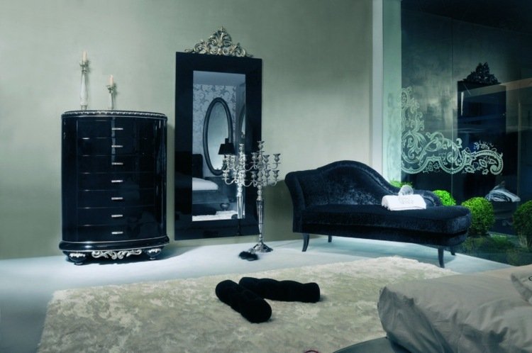 Nástenné zrkadlo barokové strieborné ozdoby koberec nápady komoda