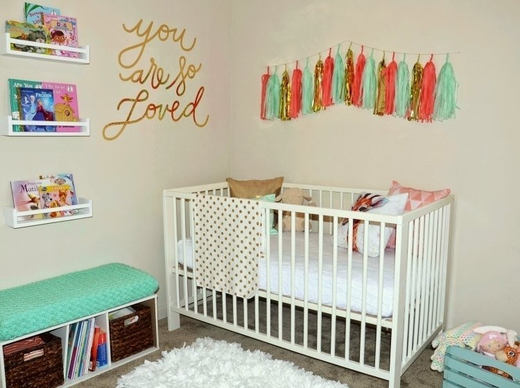 samolepka na stenu-detská izba-písmo-ste-tak-milovaní-deko-detská postieľka