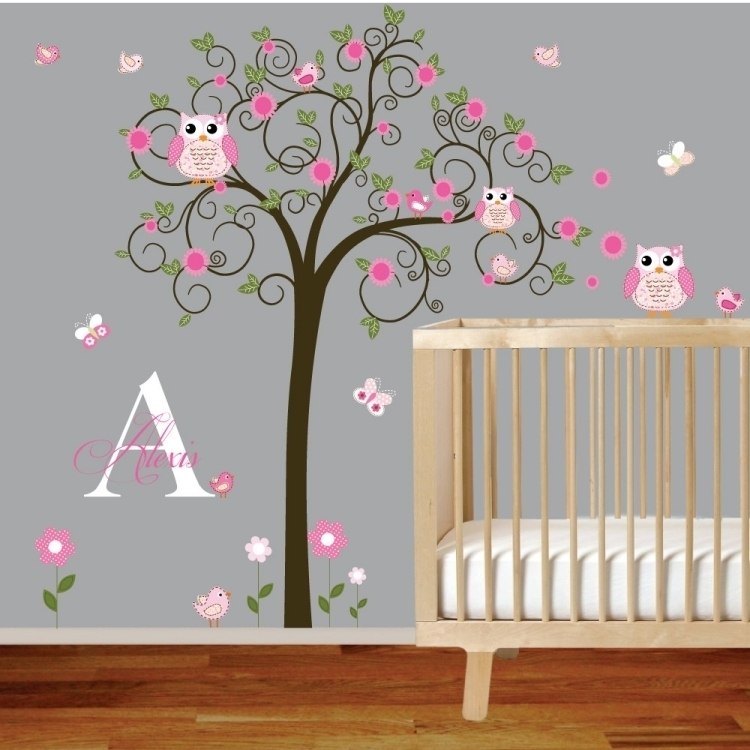 samolepka na stenu-detská izba-dievča-alexis-strom-sova-ružová-detská posteľ