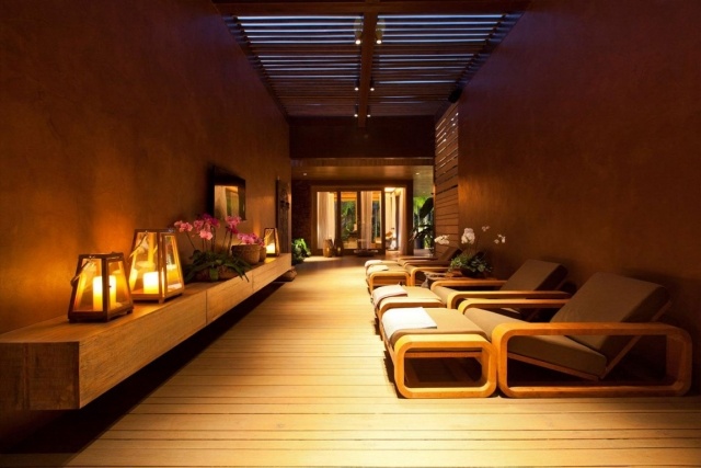 teplé farby sviečka relaxovať kreslo stolička orchidey teplé farby-svetlo sviečky-relaxačné-kreslo-taburetka-orchidey