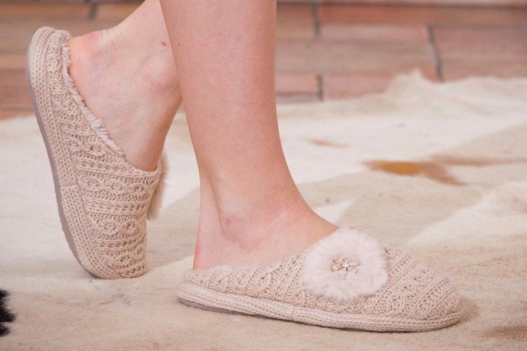 Sekacie papuče s dekórom v béžovej farbe pre ženy Teplé papuče -chladné-chodidlá-papuče-dámy-béžové