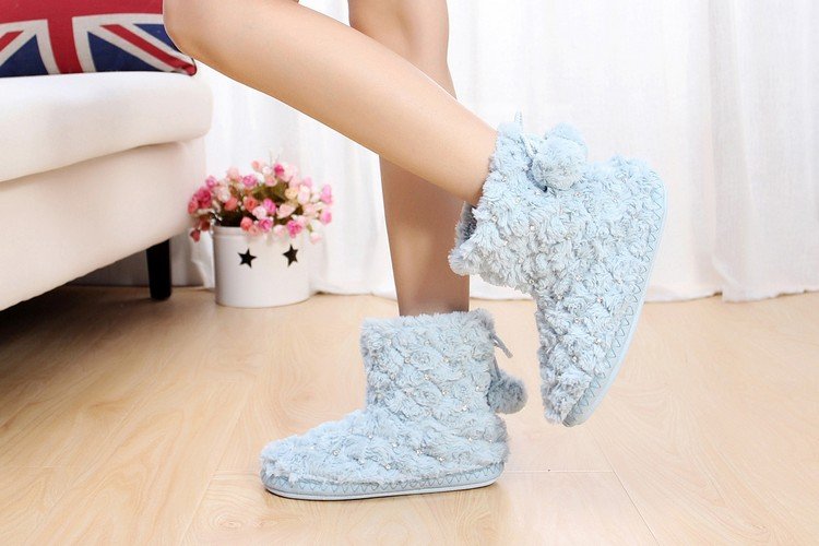 modré plyšové papuče ozdobené kamienkami teplé papuče-čiapky-topánky-plyšové-modré-dámske-kamienky