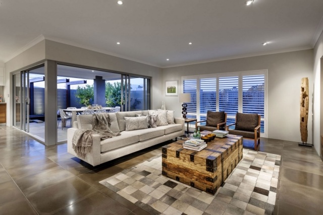 konferenčný stolík do obývačky svetlo sivý, dlažba z masívneho dreva obývačka-svetlo-sivá-konferenčný stolík-masívna drevená podlaha