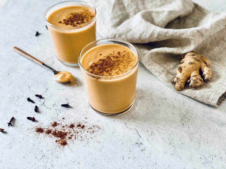 teplé smoothie recepty so škoricou