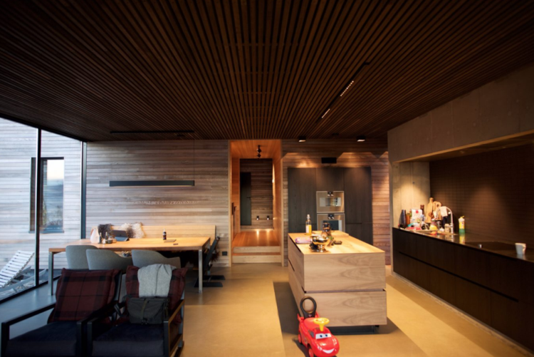 kuchyňa škandinávske teplé drevo tmavé