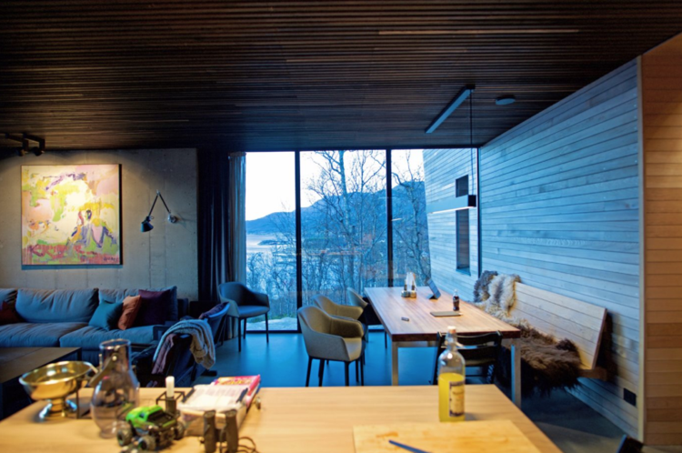 kuchyňa jedálenský kút lavica výhľad na les