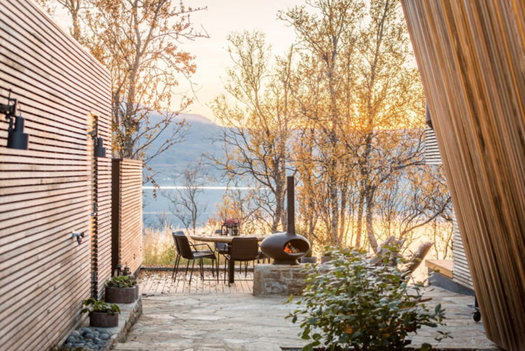 terasa sedenie krb teplá drevená fasáda