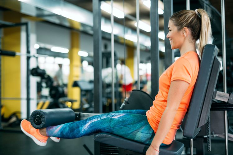 čo by ste mali nosiť v telocvični priedušné farebné oblečenie z polyesteru