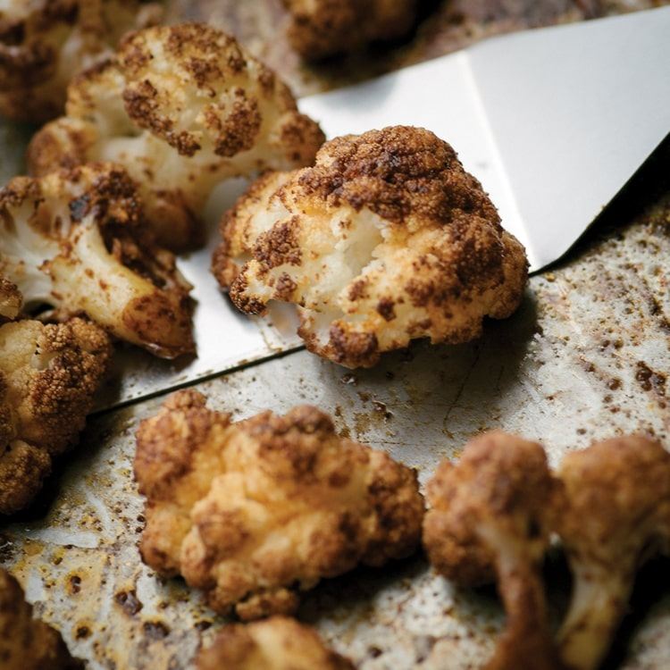 Občerstvenie na karfiole s kakaom ako vegetariánska možnosť alebo podávame s mäsom