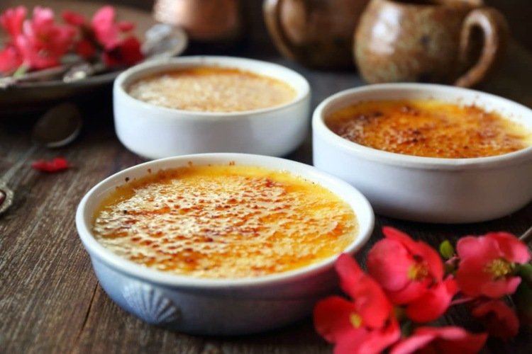 Crème brulée s pšeničným pivom ako dezert pre rodinu