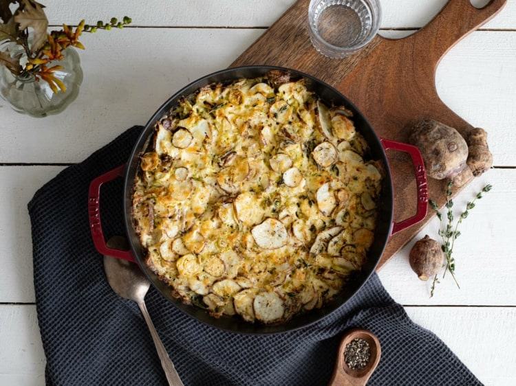 Zemiakový a jeruzalemský artičok zapečený zapečený s kozím syrom