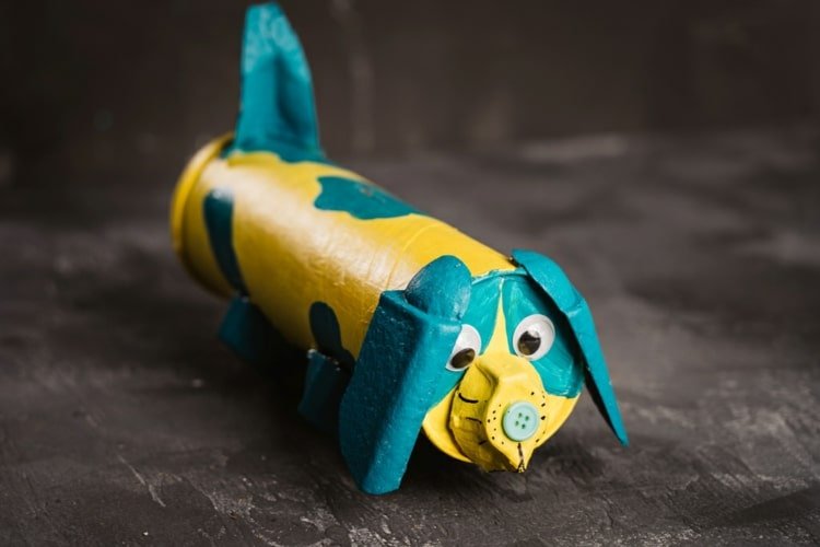 Čo môžete vyrobiť z boxov Pringles pre deti - pokladnička pre psa alebo iné zvieratá