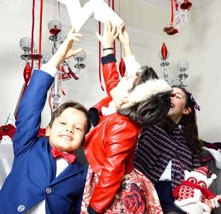 vianočné-deti-oslavovať-hrať-nápady