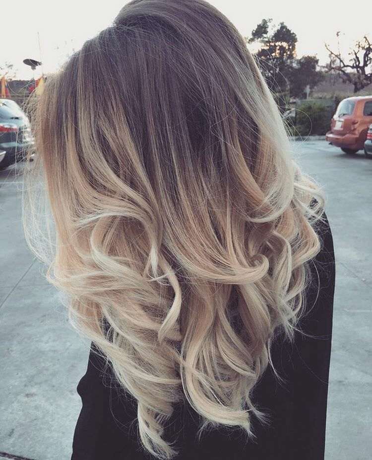 balayage technika ombre-blond-hnedé-stredne dlhé vlasy