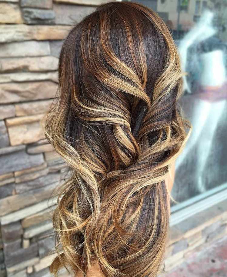 balayage-technika-hnedé-blond-pramene-dlhé-vlasy