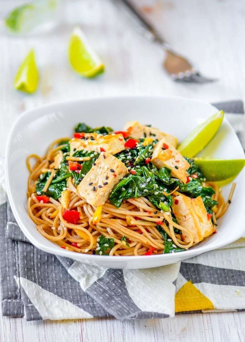 Soba rezance tofu praženica recept vegánske zdravé paradajky bezlepkové cestoviny