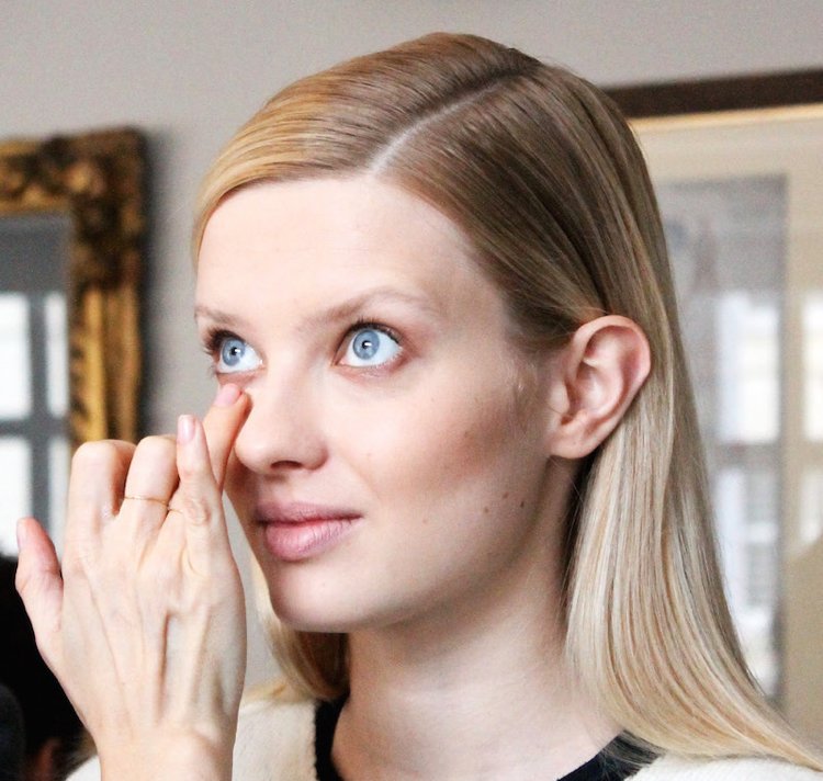 Make up na prekrytie tmavých kruhov - korektor čo robiť proti tmavým kruhom-tipy na make-up-krytie