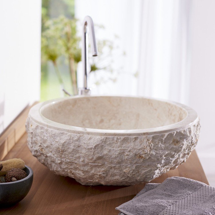umývadlo-kameň-prírodný kameň-okrúhle-mramor-biele-krémovo-biele-drevo-umývadlo