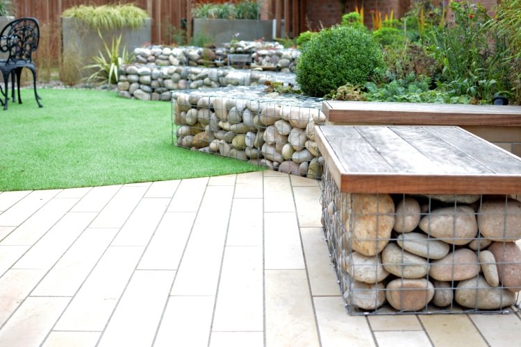 Gabiónové sedenie a vyvýšené postele v skalke voda-úsporná-záhrada-suchá-gabionová-lavička-dizajn-moderná