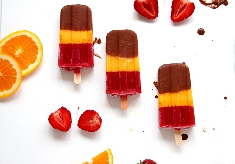 Vyrobte si vlastnú vodu s príchuťou ľad-čokoláda-jahoda-pomaranč-tri