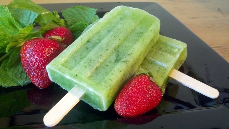 Vyrobte si svoj vlastný vodný ľad-kiwi-mäta-jahoda-zázvor