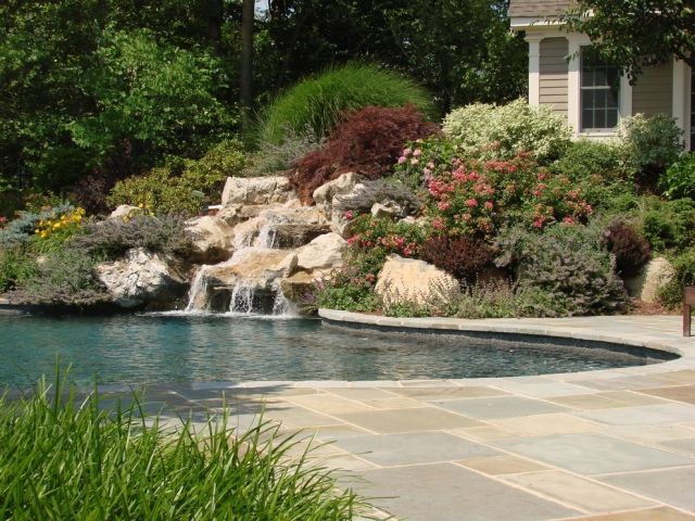 záhradná krajina vytvára na terasách vodné prvky