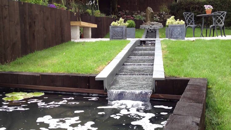 vodná kaskáda-záhrada-moderný trávnik-