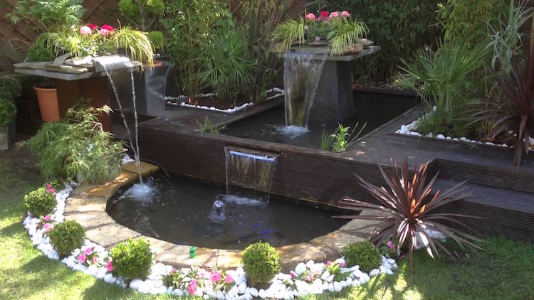 voda-kaskádová záhrada-moderná-stredomorská-hnedá-záhradná dekorácia-palmy