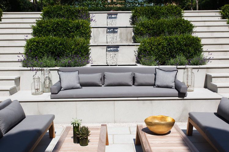 Vodné kaskády v záhrade-moderná-betónová-symetrická-zapustená záhrada