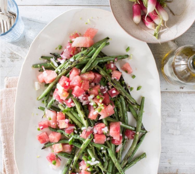 Grilovanie včiel melónu pripraví šalát