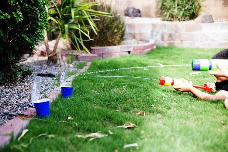 Strieľajte vodné hry pre batoľatá do 6 rokov s vodnými pištoľami