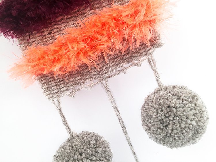 Ručné práce s priadzou pre deti - urobte si kúsok tkania sami tkanie-s-deťmi-návod-rám-pompon-priadza