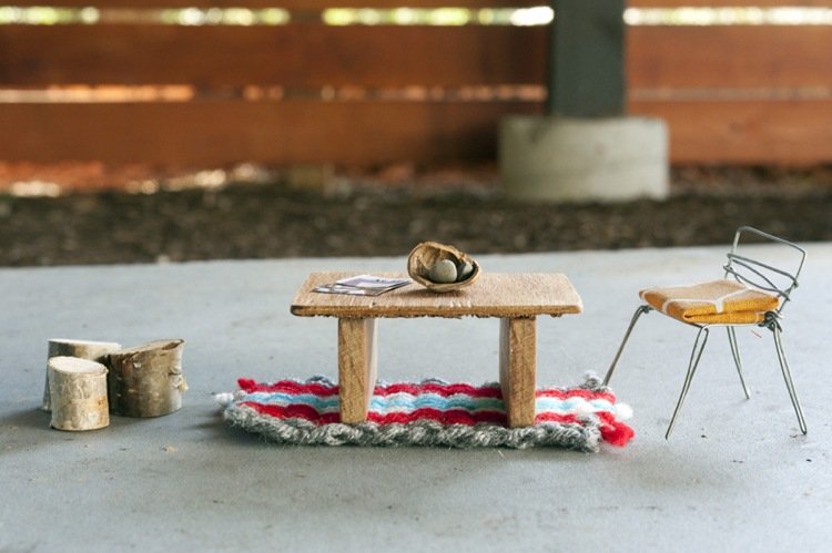 Vyrobte si malý kúsok väzby pre domček pre bábiky sami tkať-s-deťmi-vyrábať-bábiky-koberce-urob si sám