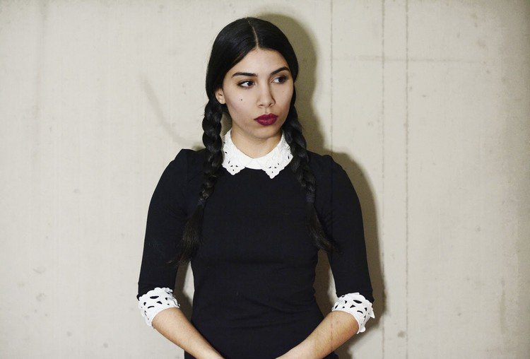 Streda Addams do-it-yourself kostým-účes