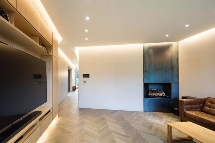 Biele a sivé vnútorné nepriame osvetlenie minimalistické