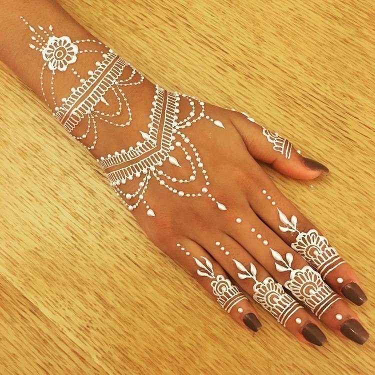 Biela henna tetovanie trend letné tetovanie dočasné urobte seba