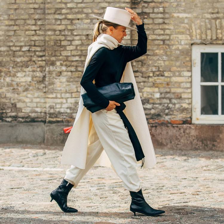 biele nohavice kombinujú tipy na módne trendy v oblasti oblečenia na jeseň 2020