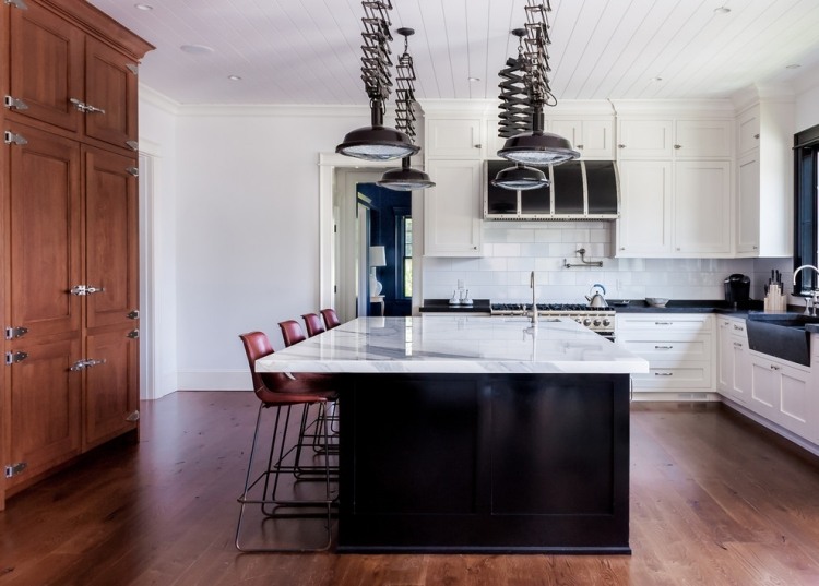 mramorová doska-ostrov-čierne akcenty