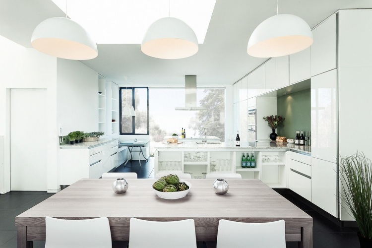 biely-nábytok-kuchyňa-moderný dizajn.